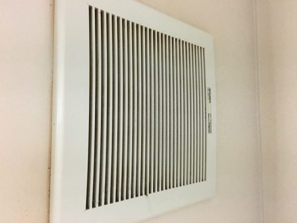 吸排気パネル清掃前