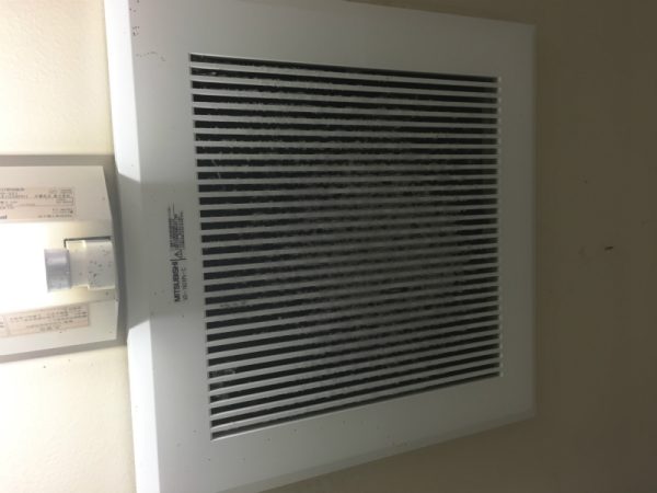 吸排気パネル清掃前