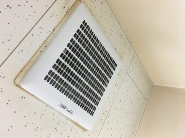 吸排気パネル清掃前