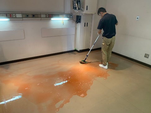 剥離作業中