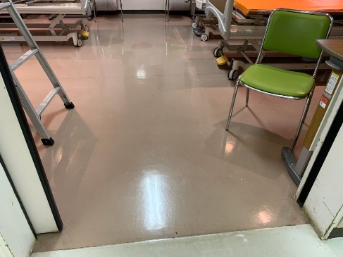 床ワックス剥離作業前
