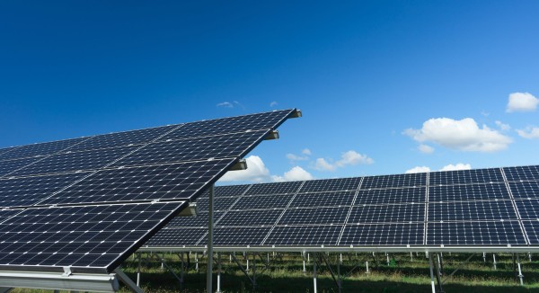 太陽光パネル洗浄は自分でできる？メンテナンス方法や注意点を解説！サムネイル